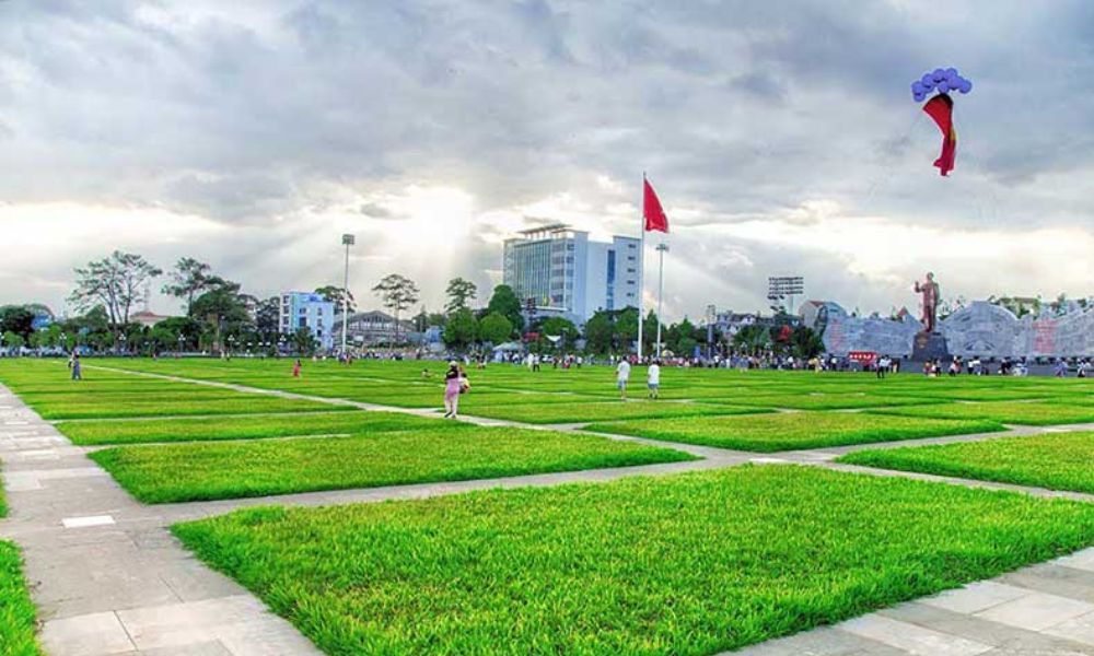Không gian xanh và rộng lớn tại Quảng trường Đại Đoàn Kết 